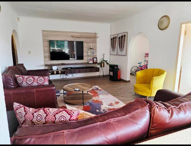 4 BEDROOM HOUSE FOR SALE IN GLEN MARAIS